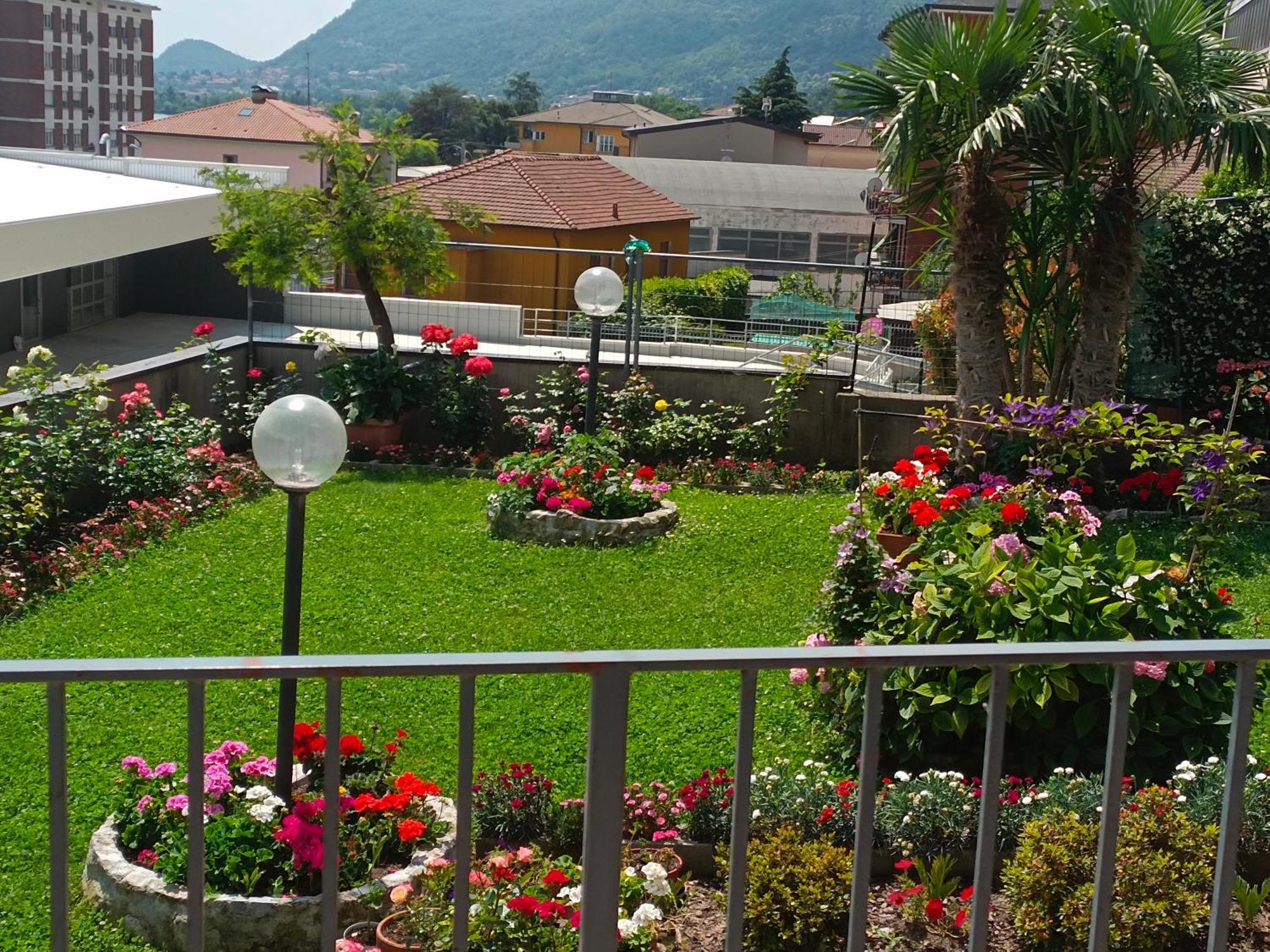 Le Rose Sul Lago Pescate Ngoại thất bức ảnh
