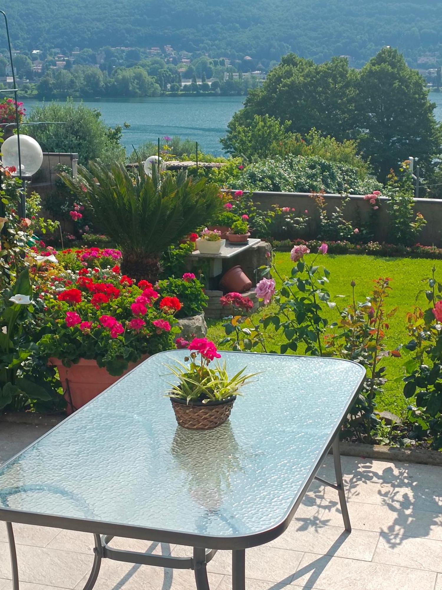 Le Rose Sul Lago Pescate Ngoại thất bức ảnh